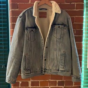 Levi’s Oversized Sherpa Trucker Jacket XL